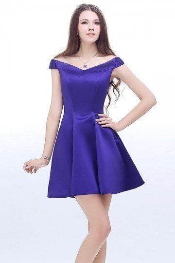 Robe de bal violette courte en satin épaules dénudées