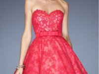 Robe de soirée rouge dentelle recouverte bustier coeur