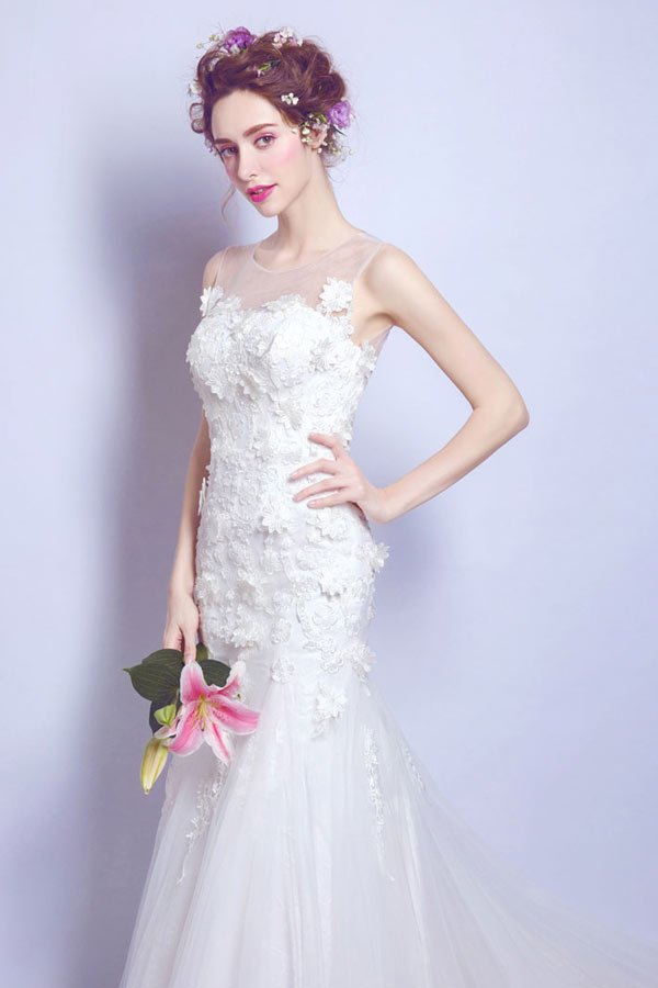robe de mariée fourreau sirène blanche longue ornée de fleur élégante pour mariage en tendance 