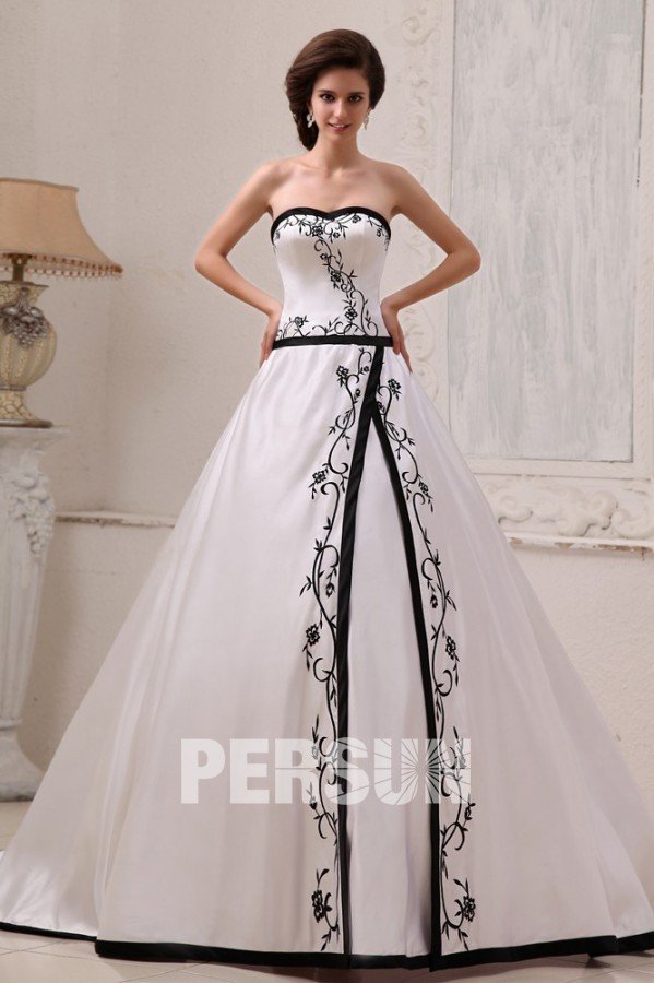 robe de mariée princesse bustier coeur imprimée de fleur noire