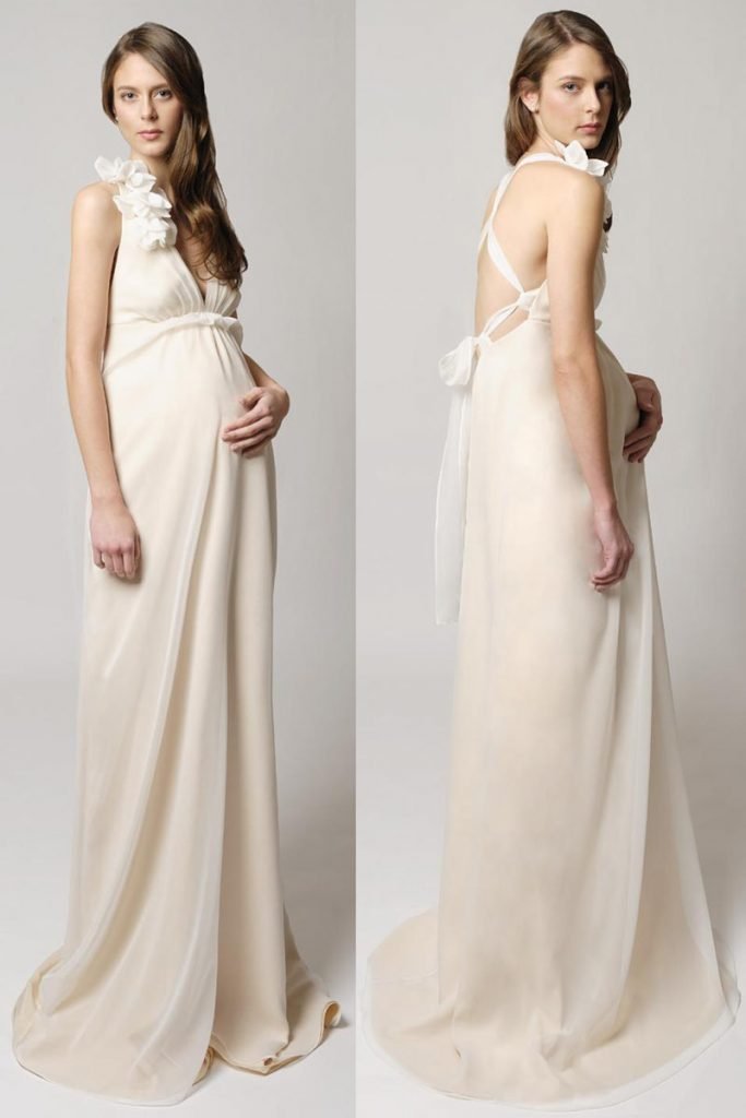 robe de mariée enceinte empire dos nu à bretelle entrecroisée embelli de fleurs