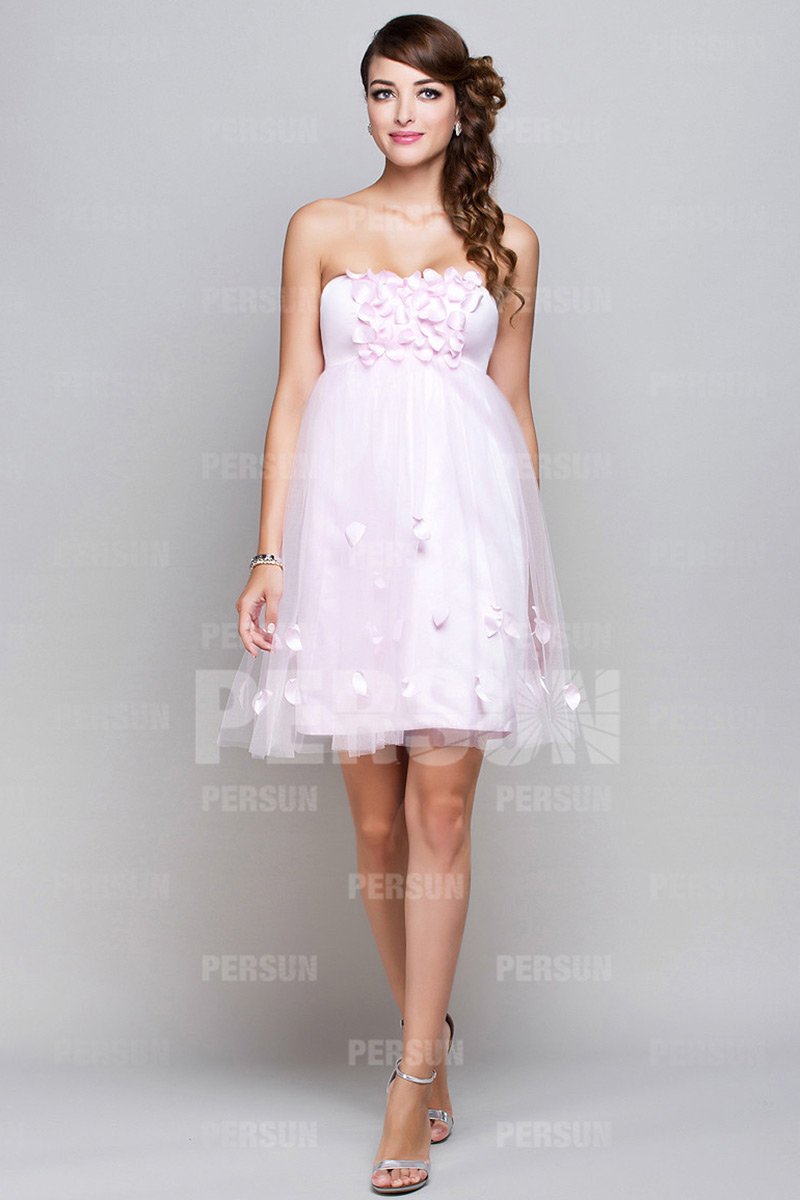 robe de cocktail courte rose empire bustier droit embelli de pétales