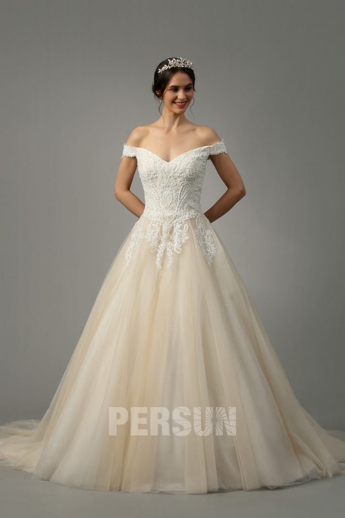 robe de mariée princesse champagne col bardot brodé de guipure perlée