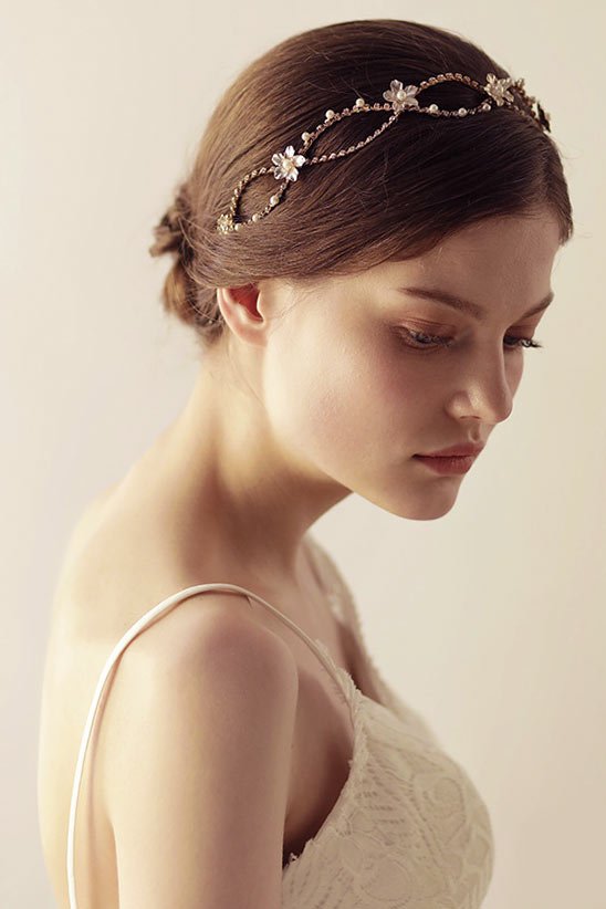 bandeau pour mariée chic ornée de fleurs perlées