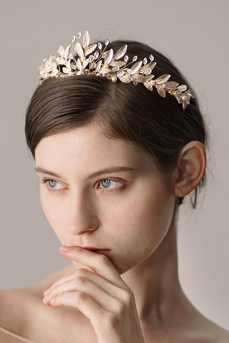 couronne de mariée aux feuilles argentées laquées perlé