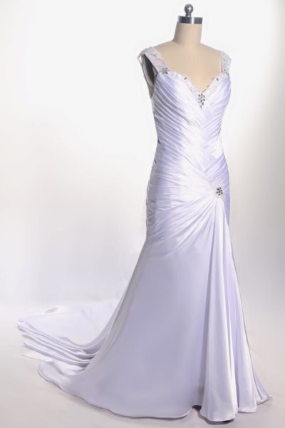 Robe de mariée élégante ivoire décolletée en coeur à traîne Court ornée de bijoux