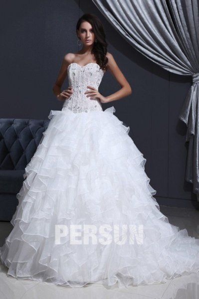 Robe longue blanche décolletée coeur épaule dénudée pour mariage
